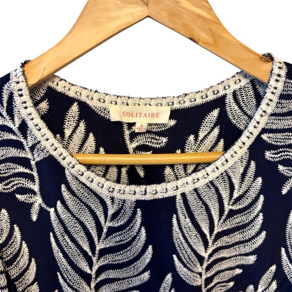 Solitaire Fern Print, Puff Sleeve, Black & White Top, Womens size small - Picture 7 of 13